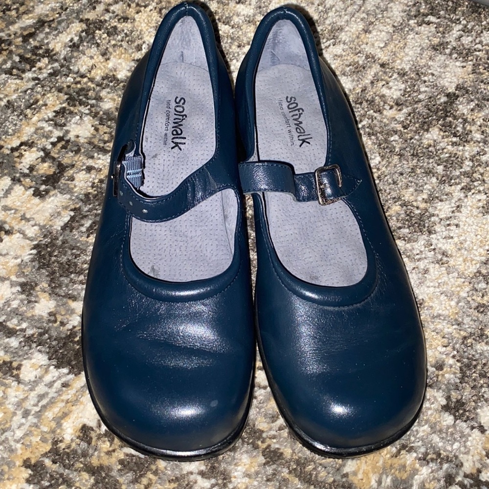 Softwalk Navy Blue Jupiter size 6.5 close toed